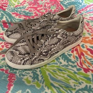 Topshop Casual Snake-Print Low Top Sneakers in Gray